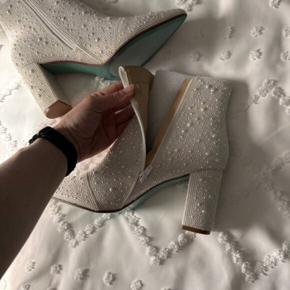 New Never Worn Betsy Johnson White Pearl Ankle Booties - Picture 9 of 14